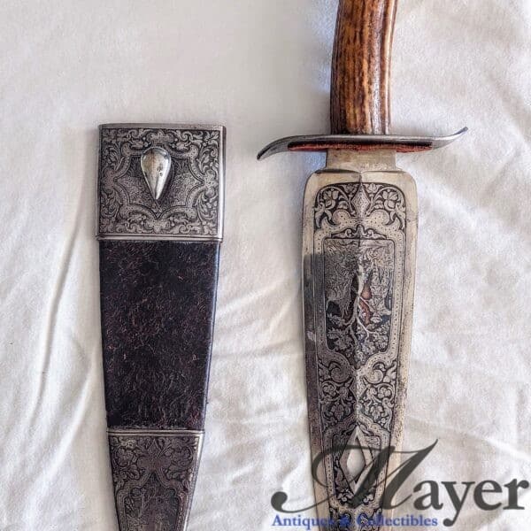 Spanish mountain hunting knife (Cuchillo de Monteria) or dagger in very good condition WITH it's elaborate scabbard.